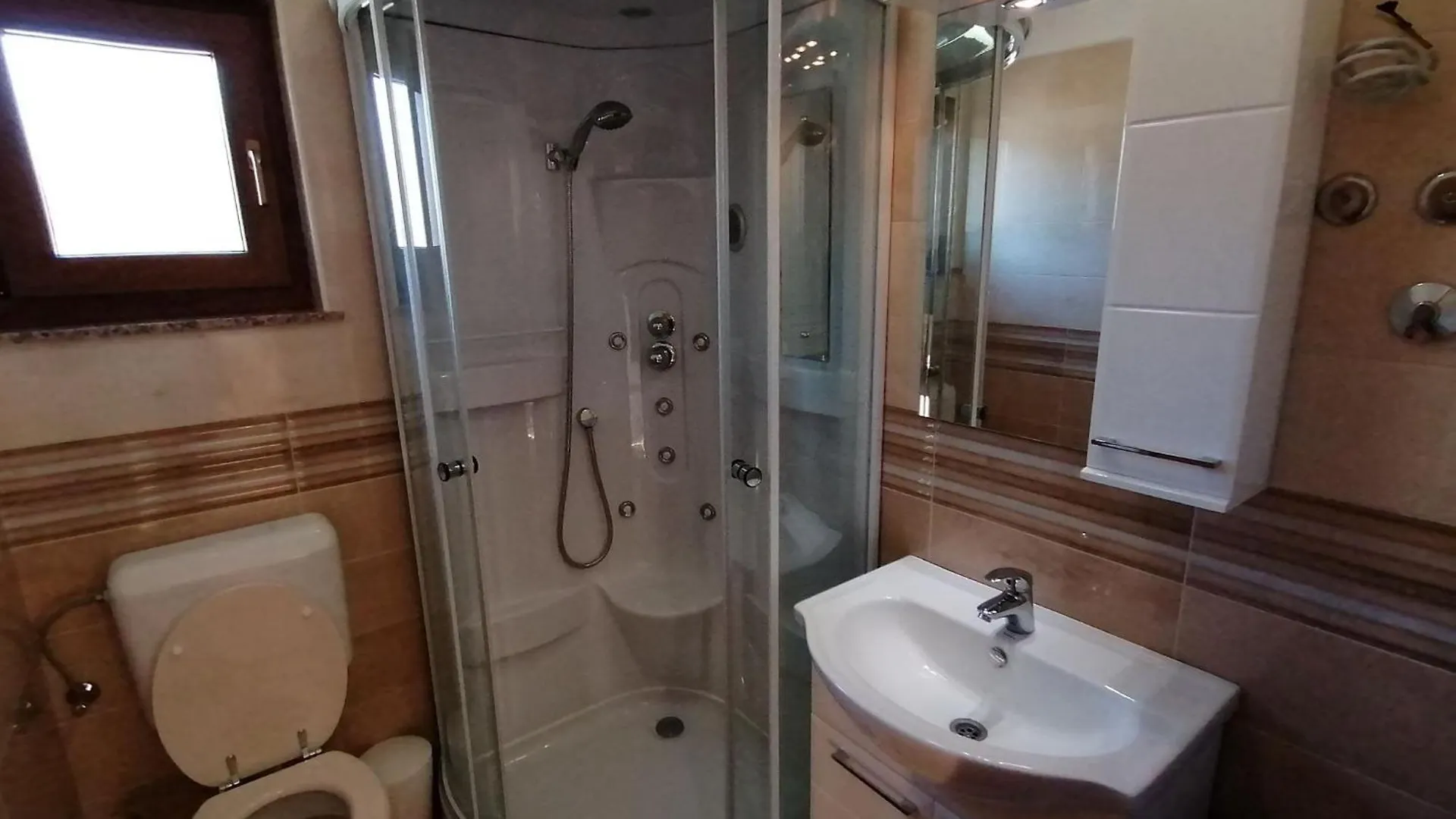 Wohnung Roncevic Mit Kamin, In Rovanjska Jasenice  0*, Jasenice (Zadar) Kroatien